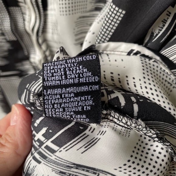 Flattering top sits at waist and has split sleeves - Picture 6 of 6